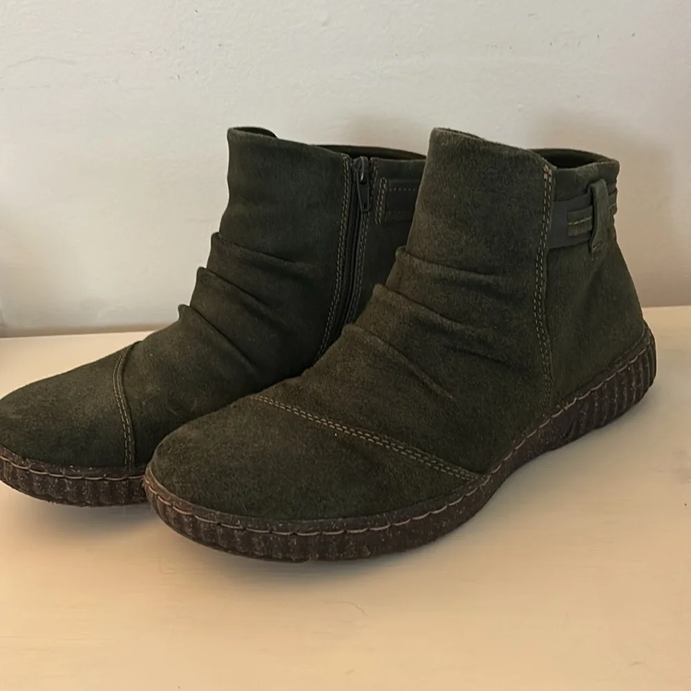 Clarks Collection Leather Ankle Boot-Caroline Derby Dark Green Women’s 9.5 Wide - Picture 2 of 7